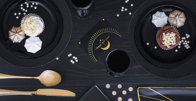 Zakaj izbrati črna vabila in darilca? Nasveti in ideje za elegantno slavje Zakaj izbrati črna vabila in darilca? Nasveti in ideje za elegantno slavje